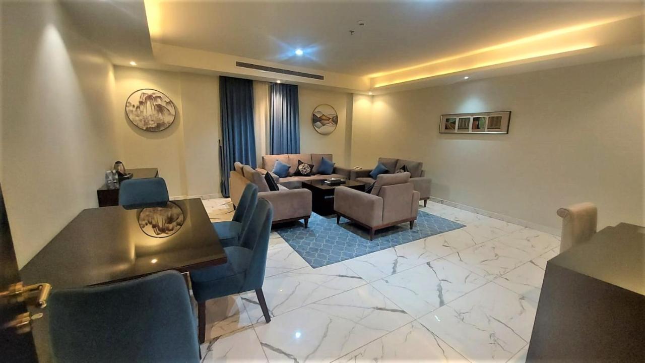 Royal Boutique Hotel Khamis Mushait Exterior photo