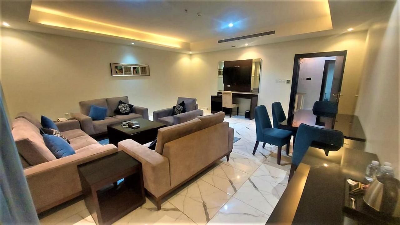 Royal Boutique Hotel Khamis Mushait Exterior photo