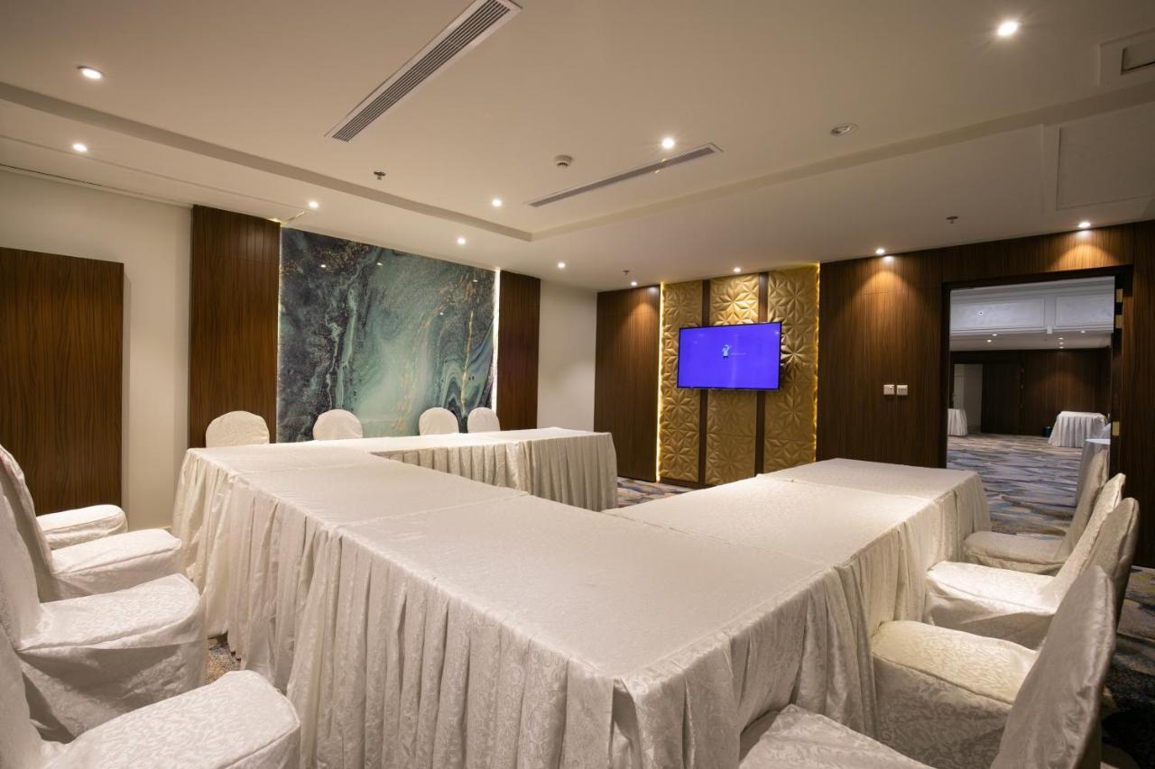 Royal Boutique Hotel Khamis Mushait Exterior photo