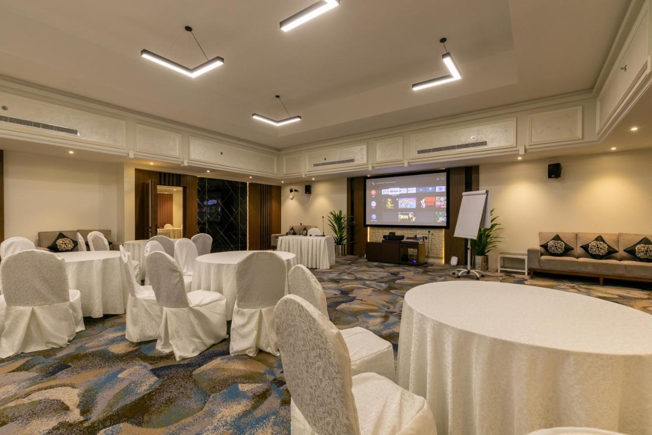 Royal Boutique Hotel Khamis Mushait Exterior photo