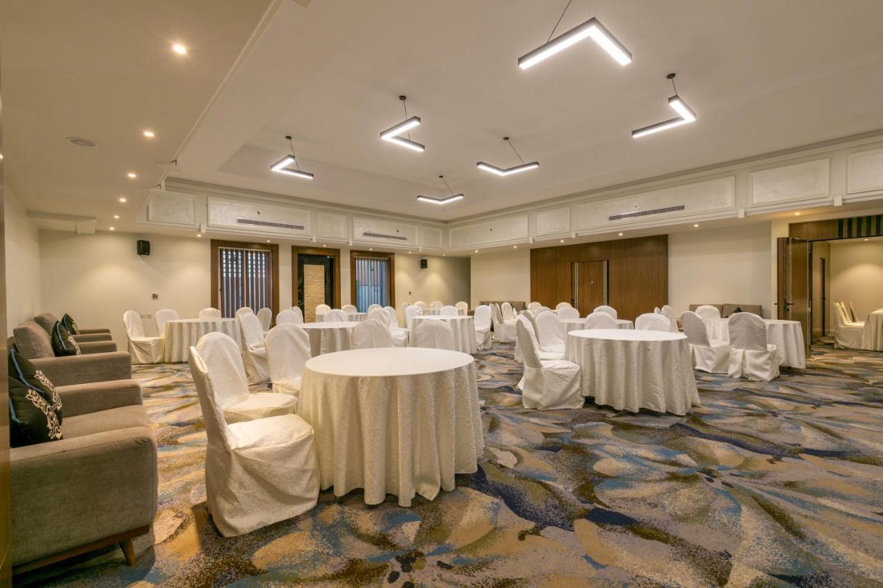 Royal Boutique Hotel Khamis Mushait Exterior photo