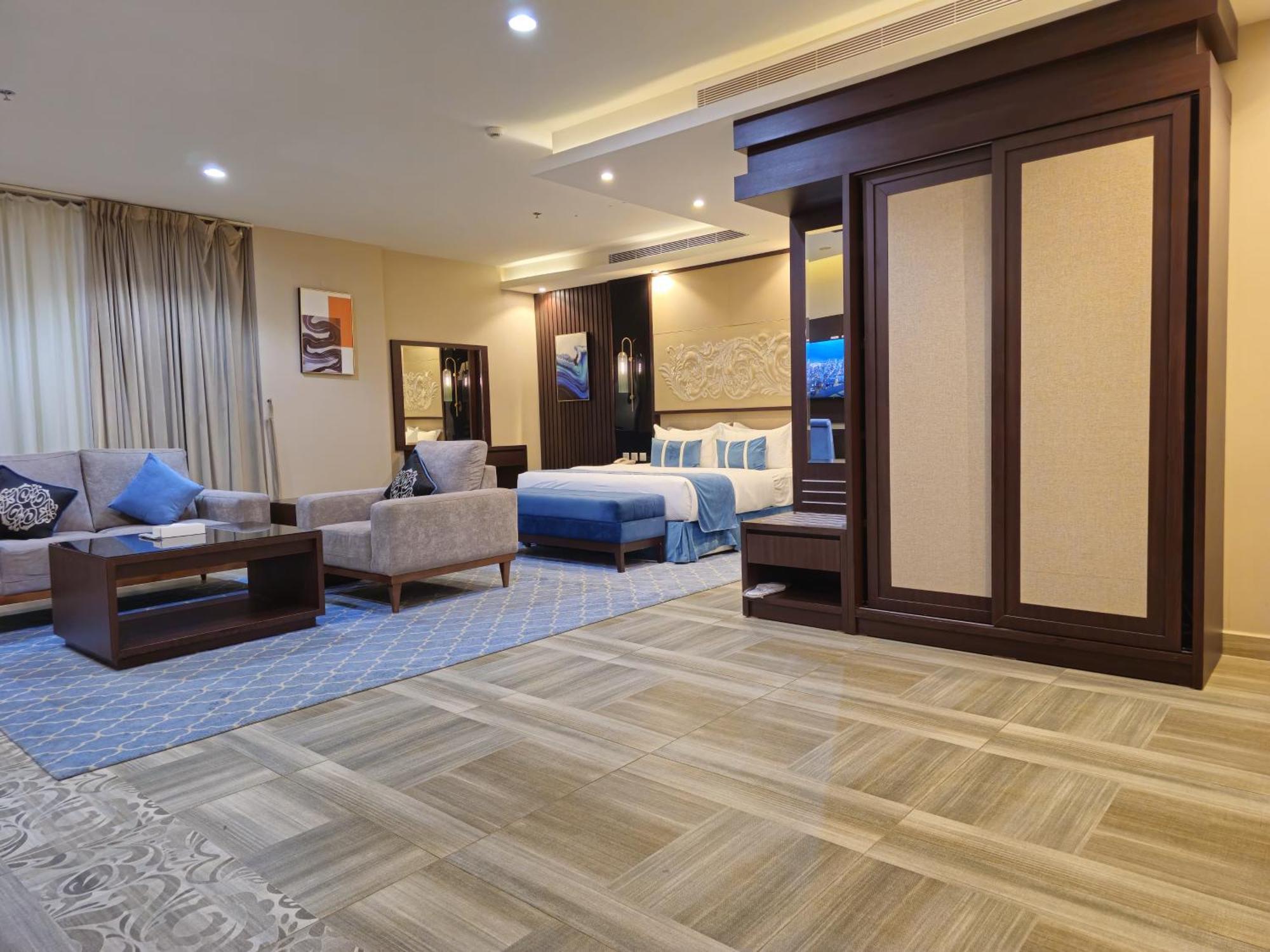 Royal Boutique Hotel Khamis Mushait Exterior photo