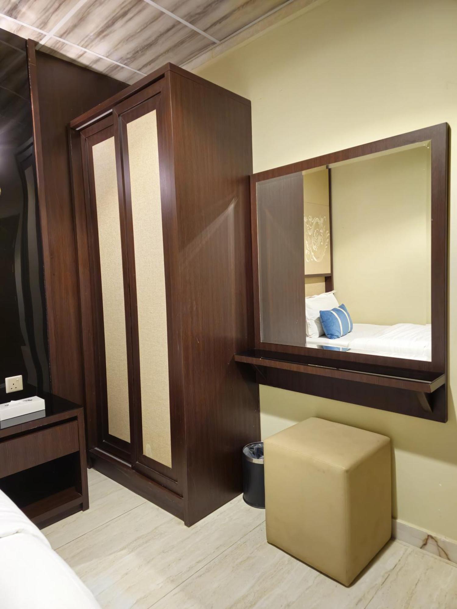 Royal Boutique Hotel Khamis Mushait Exterior photo