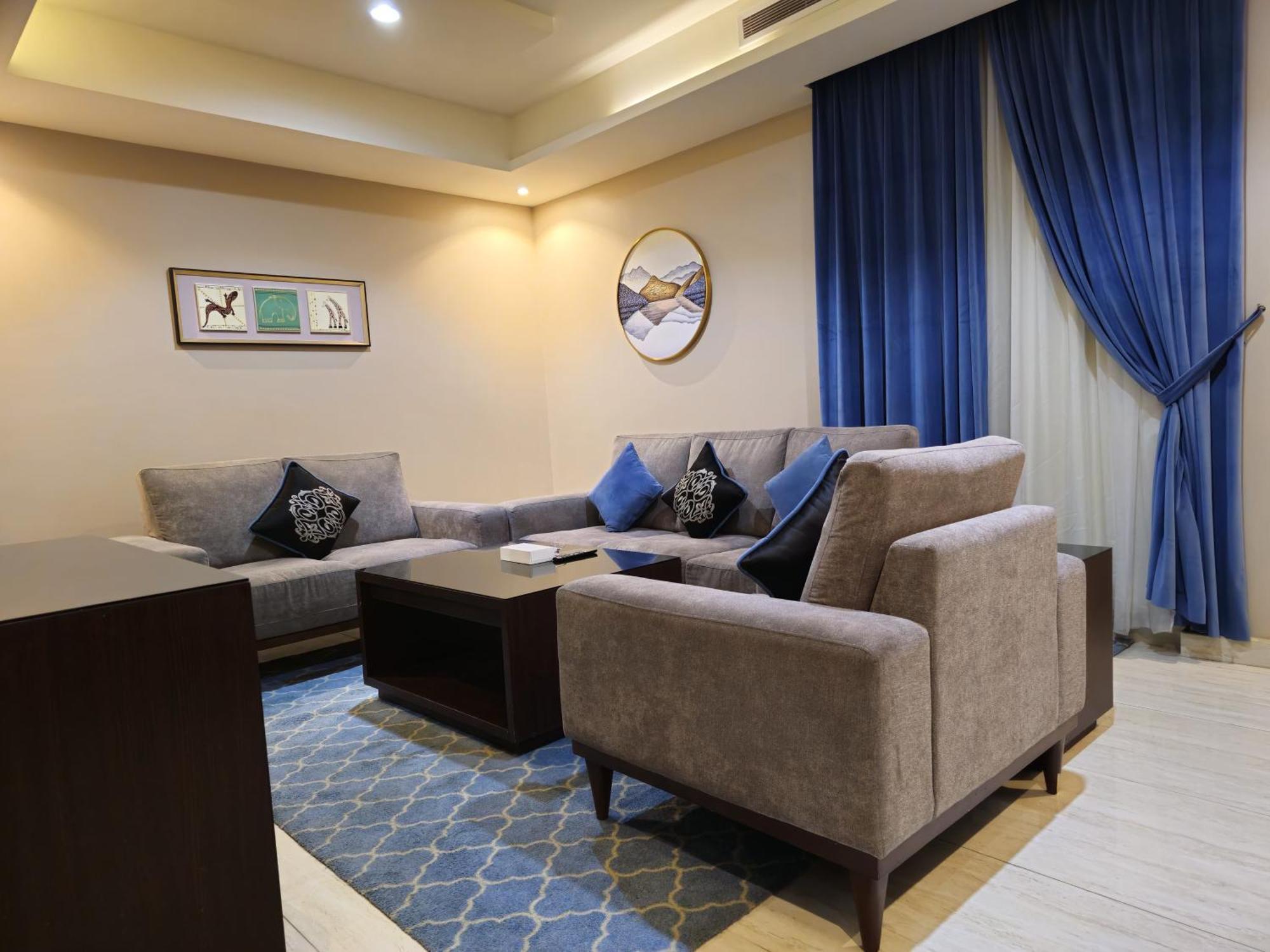 Royal Boutique Hotel Khamis Mushait Exterior photo