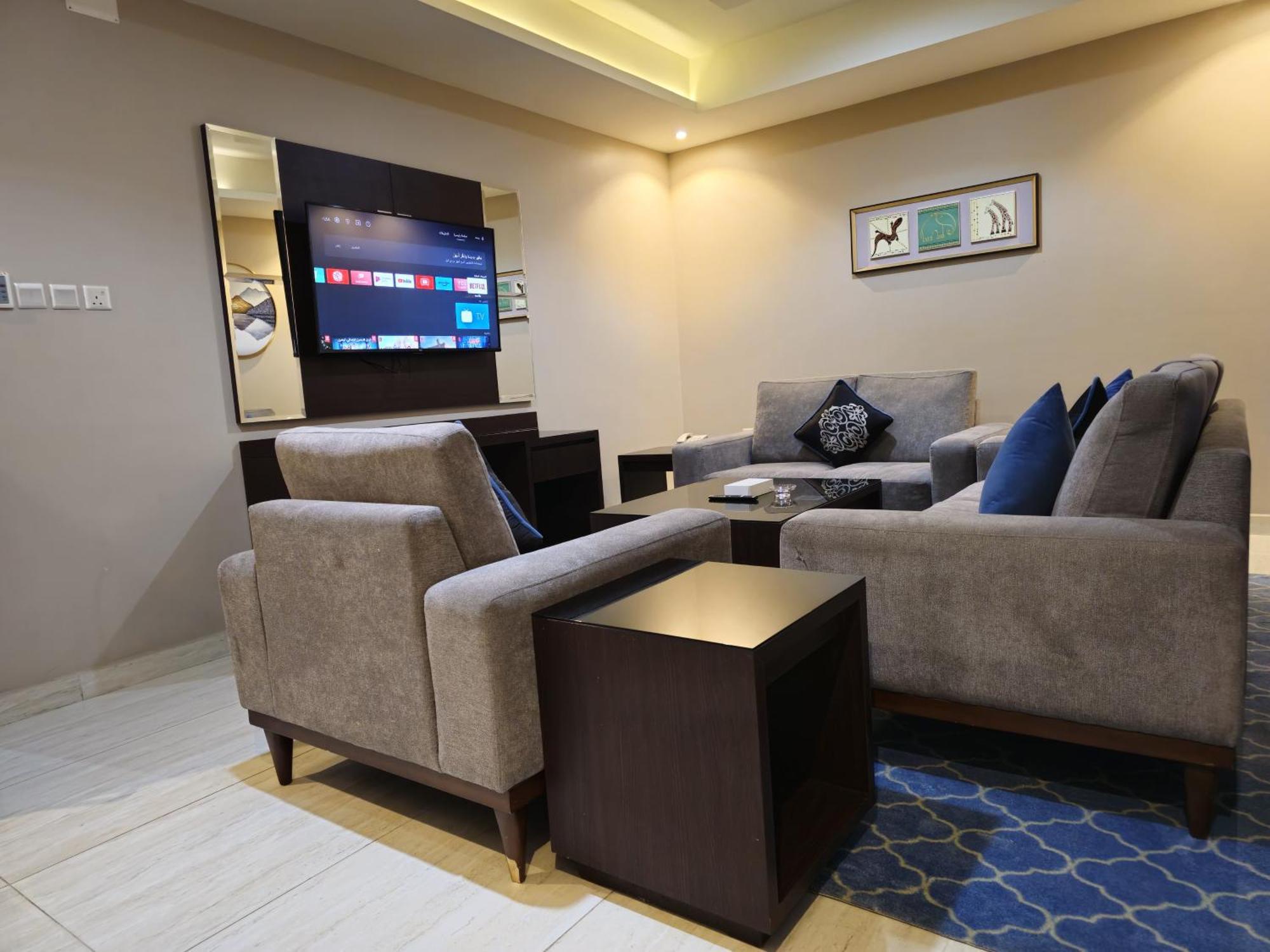 Royal Boutique Hotel Khamis Mushait Exterior photo